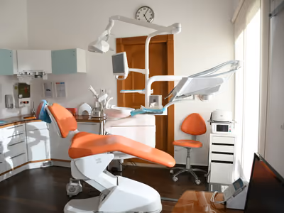 Treatment room shown on the working dental website sample